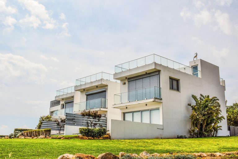 Agent immobilier spécialisé dans le neuf : pourquoi faire appel à un expert pour votre achat en Isère ?