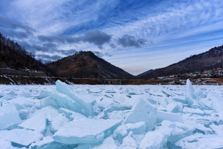 Pourquoi les barrages de glace s&rsquo;aggravent sur les toits montréalais