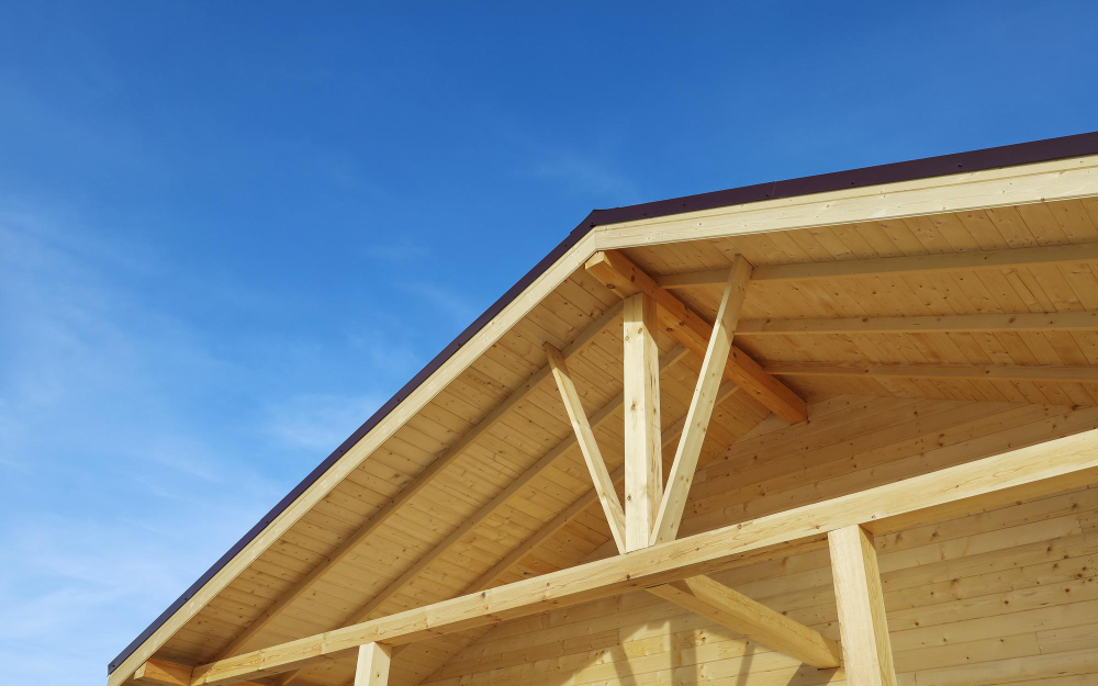 Guide complet pour choisir une sous face de toiture en bois durable