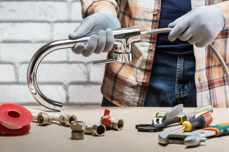 Tout savoir sur la plomberie sans soudure : avantages et techniques
