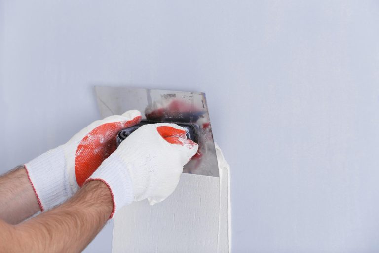 Comment boucher efficacement un trou dans du placo sans erreur