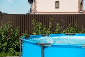 redresser une piscine tubulaire sans la vider facilement